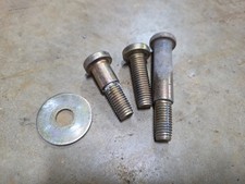 01-06 SECOND ROW SEATBELT HARDWARE Suburban Tahoe Escalade Yukon Denali