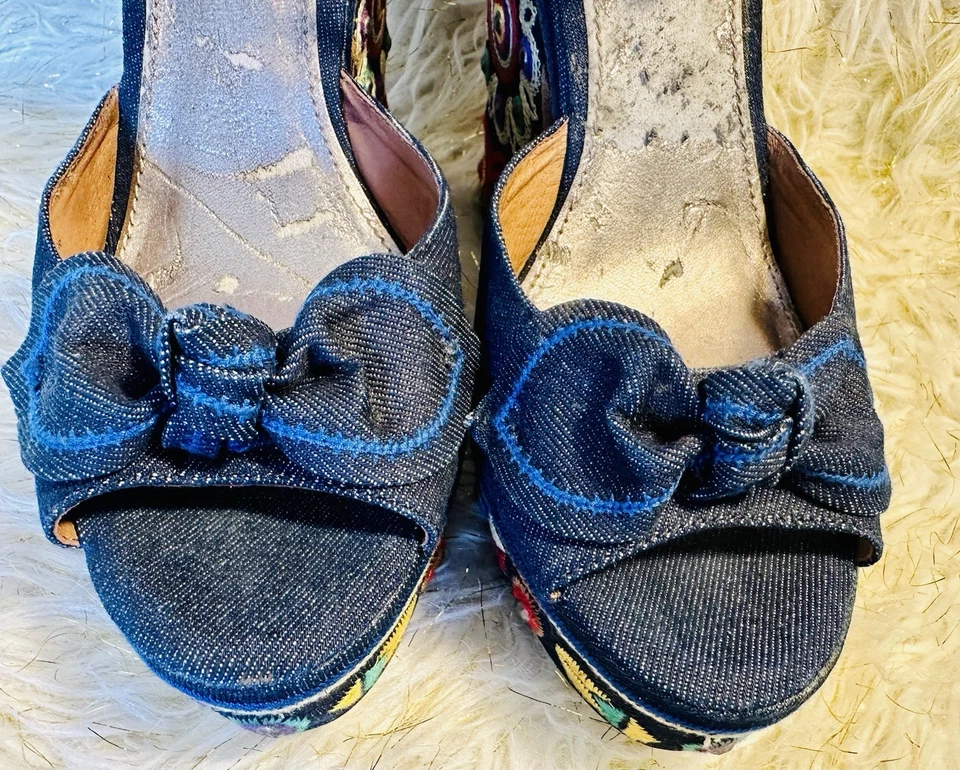 Woman's Vintage Sam Edelman Denim Embroidered Wedge Sandals Size 11 Y2K 2000's - Image 4 of 4
