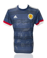 SCOTLAND SQUAD FOOTBALL SIGNED 2020/22 HOME SHIRT (ACG CERT AG17641)