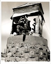 GA319 1967 Original Photo ISRAELI TROOPS OBSERVATION TOWERS ON EGYPTIAN BORDER