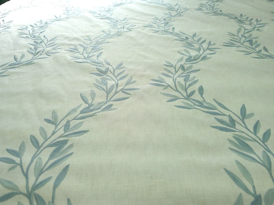 Kravat Alexa Hampton "Leaf Frame" Spa Multi-use Linen Blend Embroidered 2 Yds - Image 2 of 4