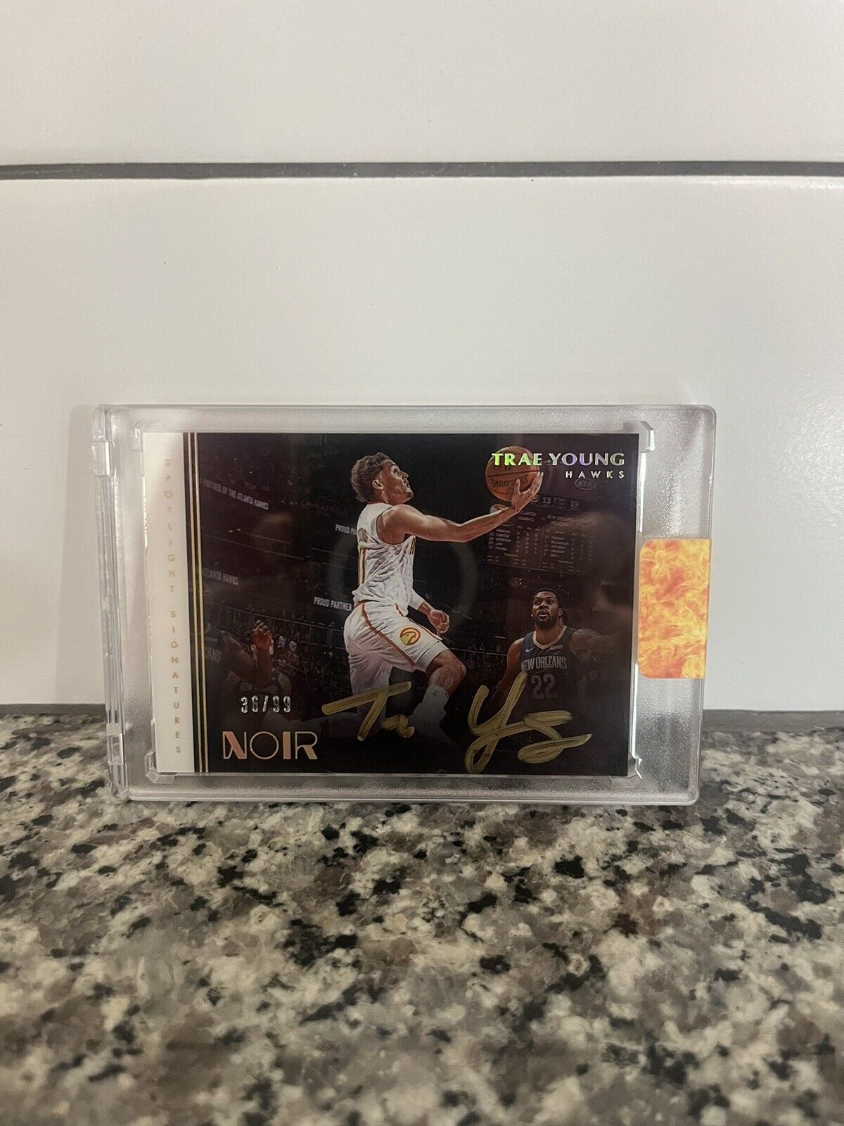 2019-20 Panini NOIR TRAE YOUNG Spotlight Signatures Gold Ink Auto Autograph /99