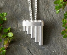 Peter Pan's Pfeifenkette in massivem Sterlingsilber, nagelneu