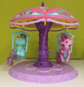 fingerlings carousel playset