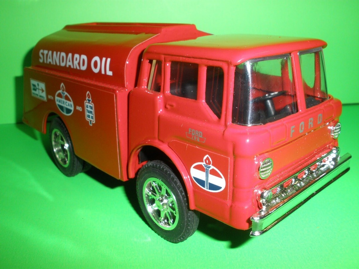 AMOCO STANDARD OIL 1966 FORD CABOVER TANKER TRUCK WRECKER ERTL