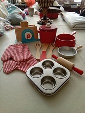 Melissa  Doug Red Wooden Pots And Pans Toy Cooking And Baking Set .13 Pieces 