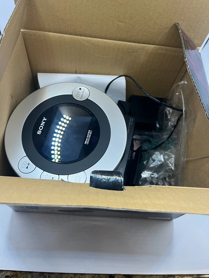 Sony Dream Machine ICF-C7iP AM/FM Radio Alarm Clock with iPod/iPhone Dock - Image 4 of 4