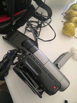 Sony Handycam CCD-TRV11 Video 8 Camcorder WORKS w/Xtra Battery,Bag