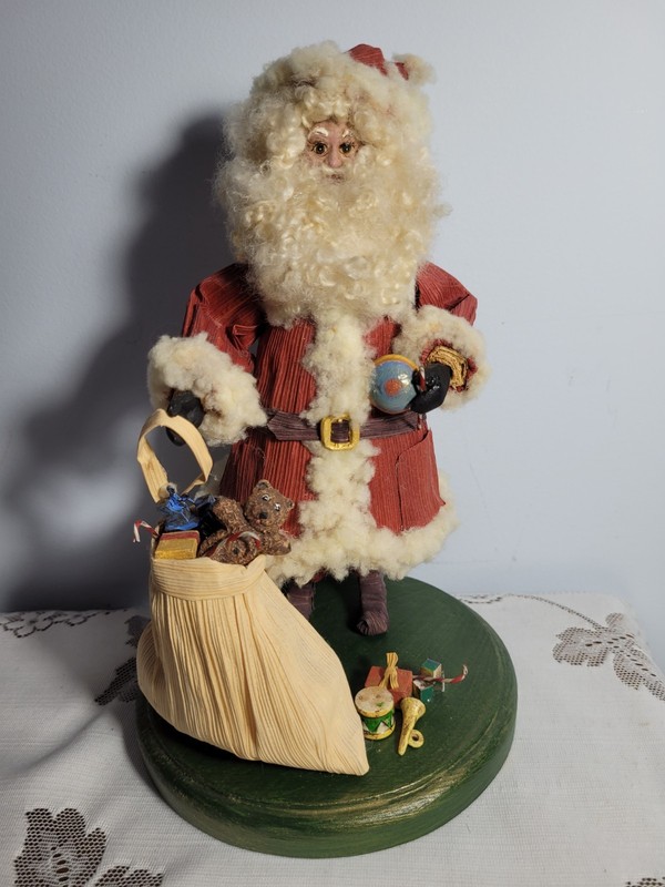 1989 Dolores Wells Handcrafted Folk Art Corn Husk Santa Doll Bag Of Toys 10" 