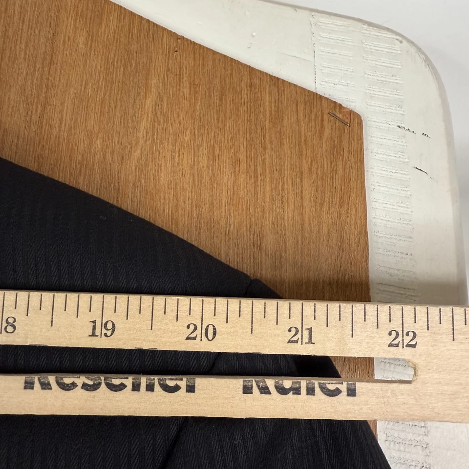 Terno masculino DKNY 46L listrado preto 3 botões 100% lã 38x33 plissado frontal - Imagem 4 de 4