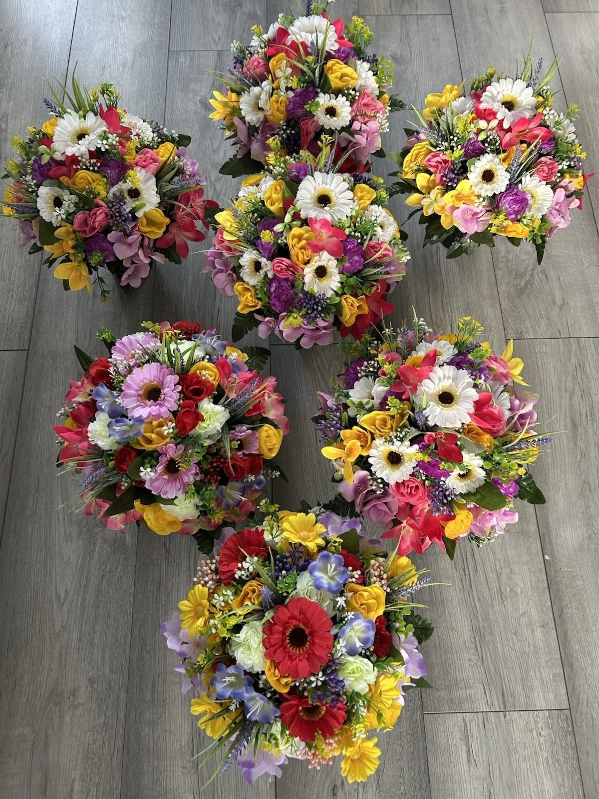 Mixed Flowers Grave Pot Arrangement Artificial Cemetery Posy Vase Tribute Spring
Opens in a new wind