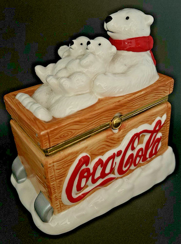 2002 Coca Cola Polar Bear Sledding Hinged Trinket Box Houston Harvest, XMAS