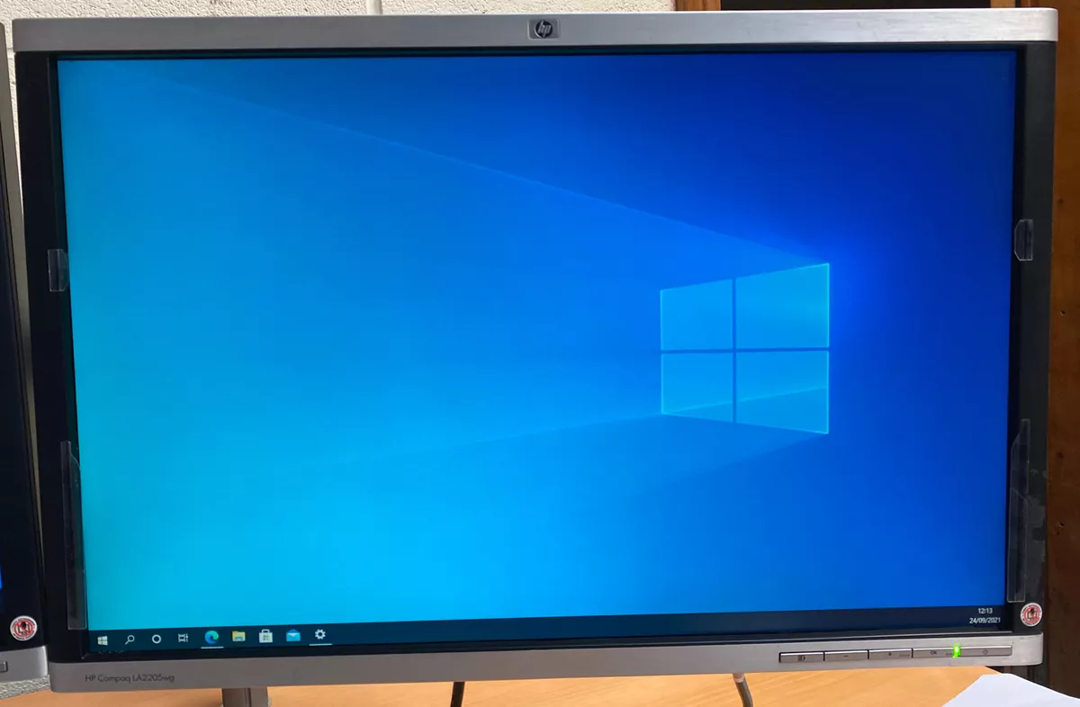 2 X HP LA2205wg 22