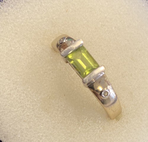 9ct Yellow + White gold Mount Ring Peridot and Diamond Fully Hallmarked Size P - Picture 4 of 12
