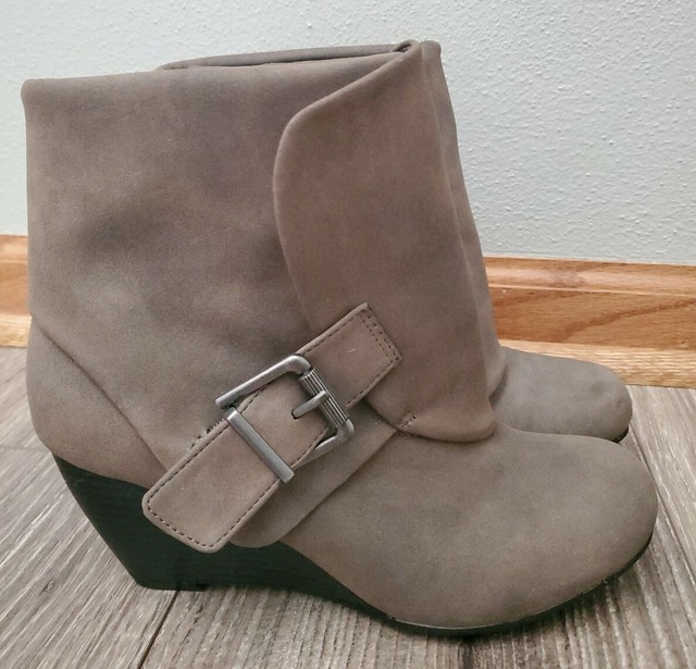 Womens Size 6M American Rag Cie AR Acoreene Quarter Boots Shoes eBay