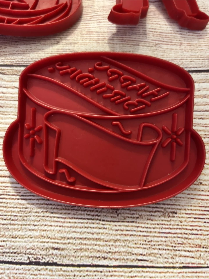 Lote De Colección 5 Cortadores De Plástico Rojo Conejito Cerdo Porky Jack-o-lantern Pastel De Cumpleaños Foto 3 de 4