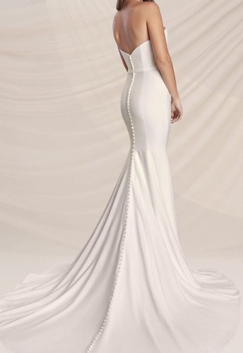 Justin Alexander wedding dress 99115D Original $1700 just Needs a little TLC. - Picture 2 of 3