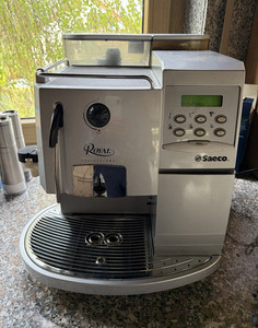Saeco Royal Professional Kaffeevollautomat silber Display Milchaufschäumer
