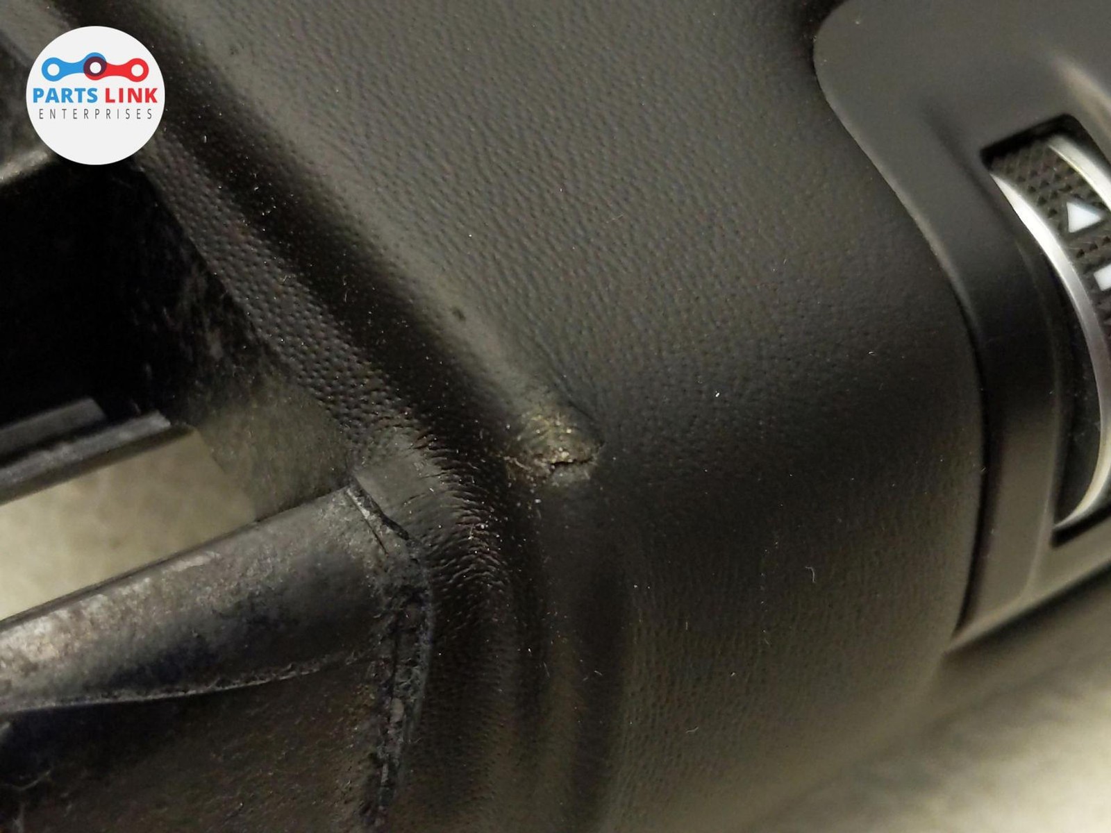2016-20 BENTLEY BENTAYGA RIGHT B PILLAR TRIM PANEL SCUFF STEP MOUNT EBONY 636