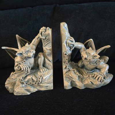 Toscano Design Chained Cathedral Gargoyle Bookends Set