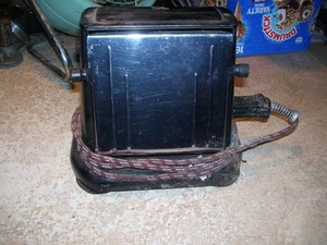 (P) Vintage Capitol Products 1940's Chrome Flip Down Toaster with Cord