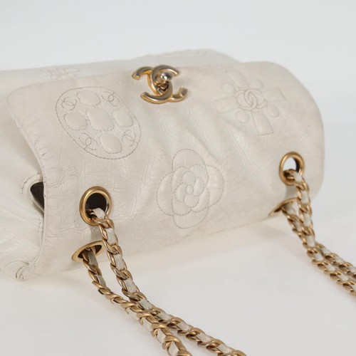 Chanel Single Flap White Patent Leather Shoulder Bag Authentic - Picture 17 of 24