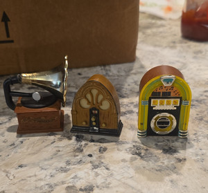 antique/vintage Ceramic Music Novelty magnets - Gramophone Radio Jukebox