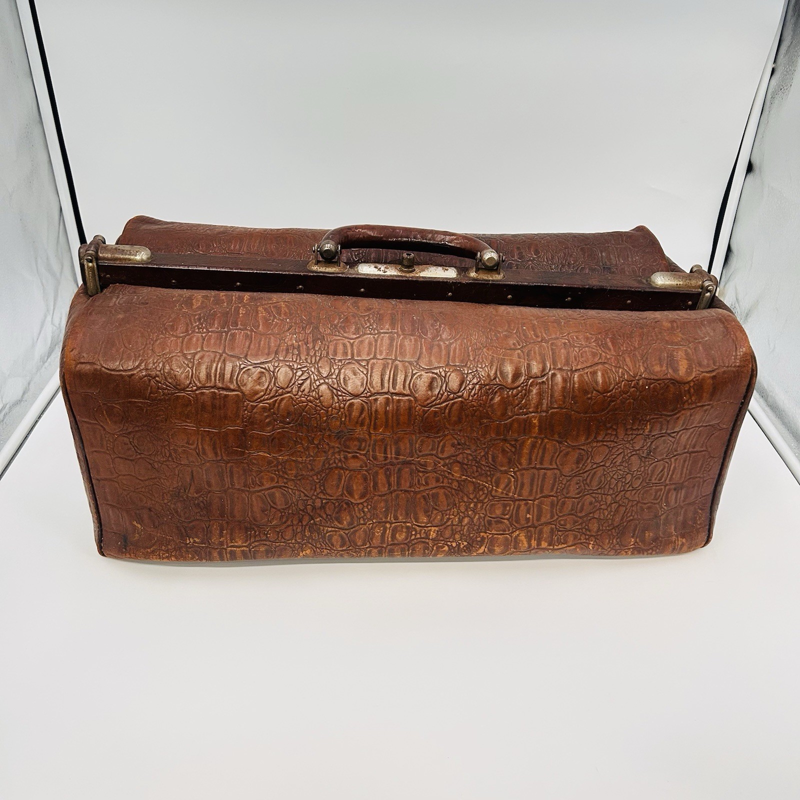 VTG Tooled Leather Doctors Bag Large Tan Antique Gladstone Style Satchel NO KEY