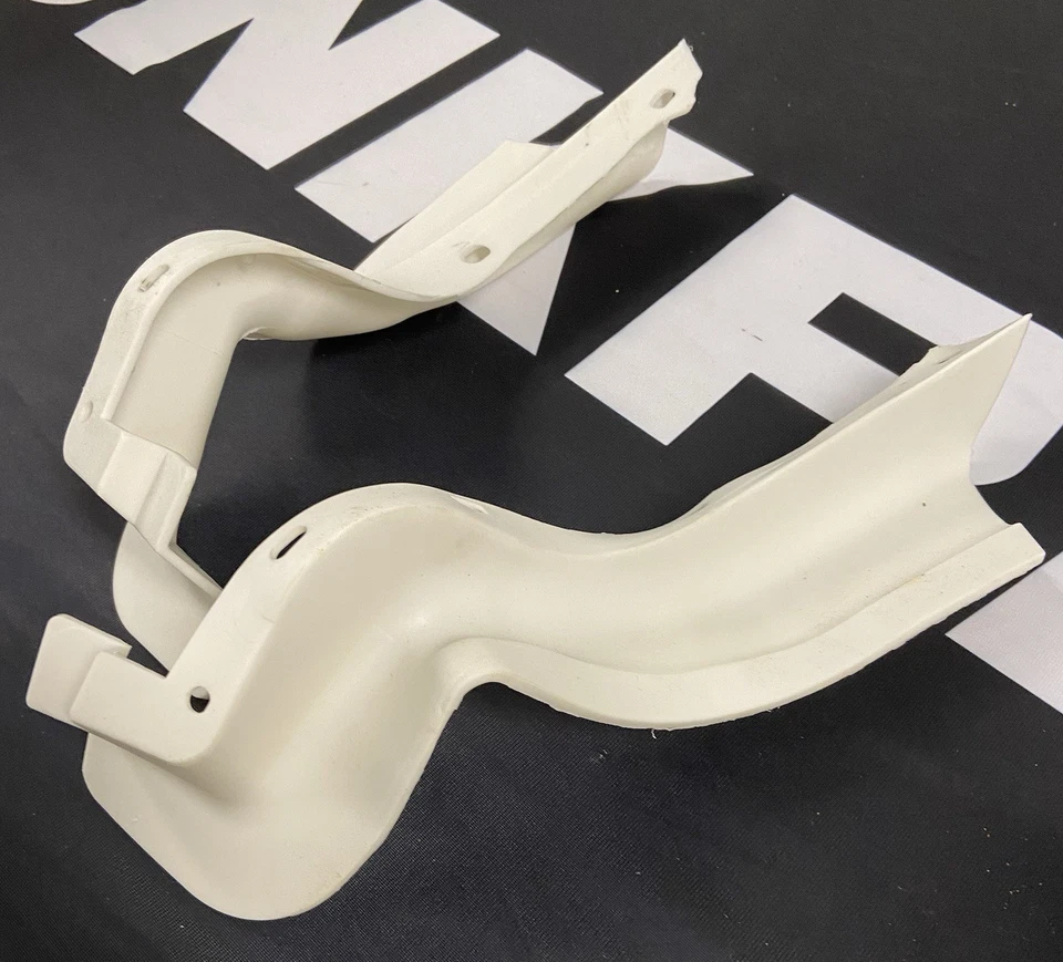 Пара оригинальных наполнителей для заднего бокового бампера 1974 1975 1976 Chevrolet Impala - Изображение 2 из 4