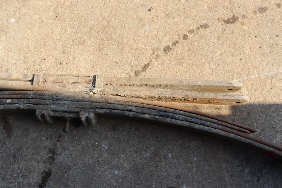 Ford F250 SD 2011-2016 4x4 doble cabina suspensión trasera derecha resorte de hoja OEM Foto 3 de 4