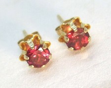 14K Yellow Gold and Red CZ Pierced Stud Earrings 0.5 grams
