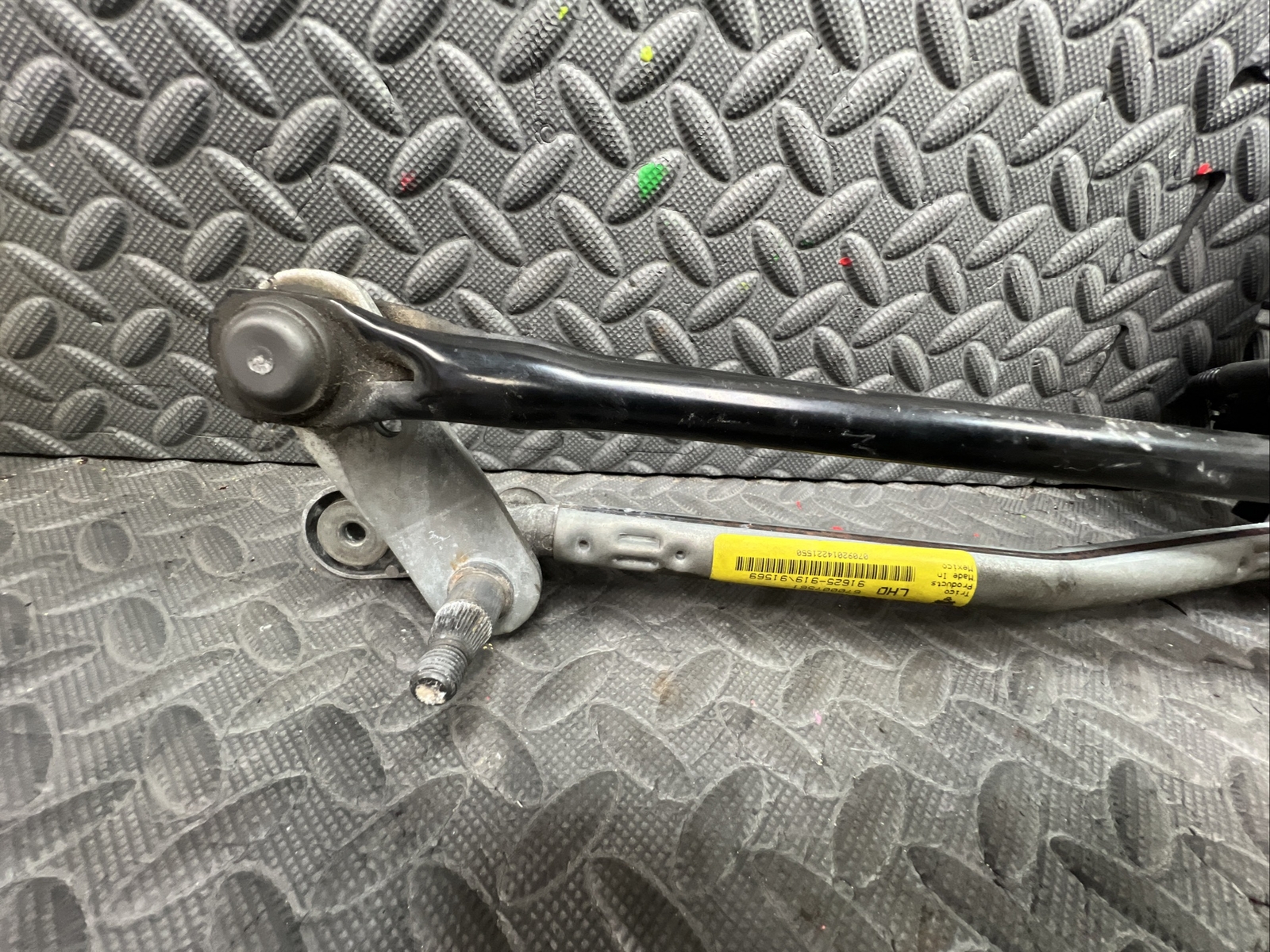 OEM 2014-2020 MASERATI QUATTROPORTE FRONT WINDSHIELD WIPER MOTOR LINKAGE