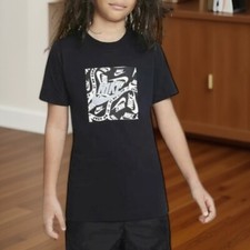 Nike Big Kids Club Seasonal Graphic Tee Short Sleeves Tshirt Size XL Black NWT