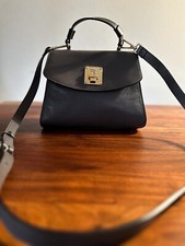 Coccinelle Grau Crossbody