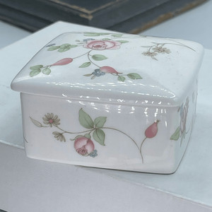 Vintage Wedgewood Rosehip Pattern square trinket box.