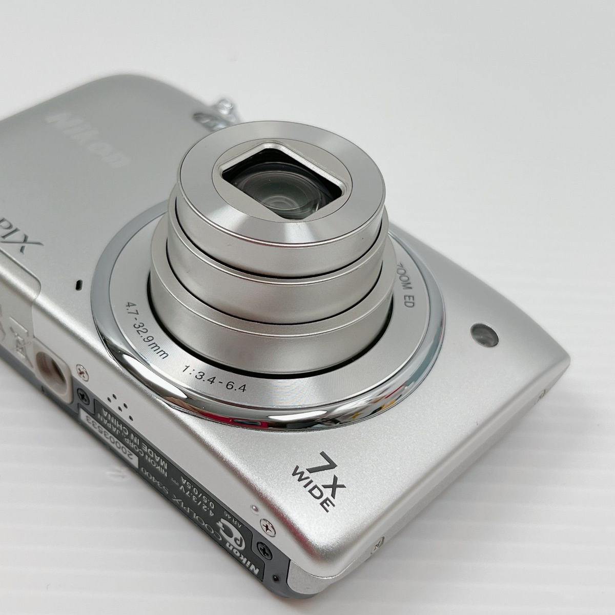 Nikon COOLPIX S3400 Digital Camera Silver w/ Battery USB Box