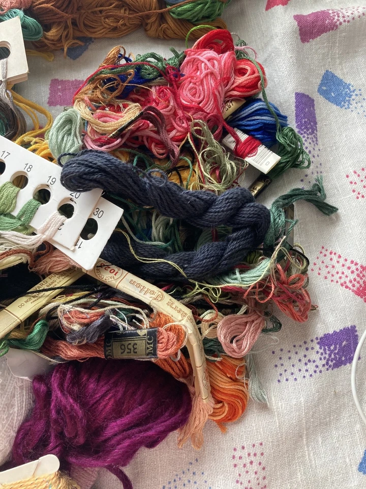 Big Lot of Vintage DMC Cotton Embroidery Floss Remnants, Embellishment Yarn - Image 4 of 4