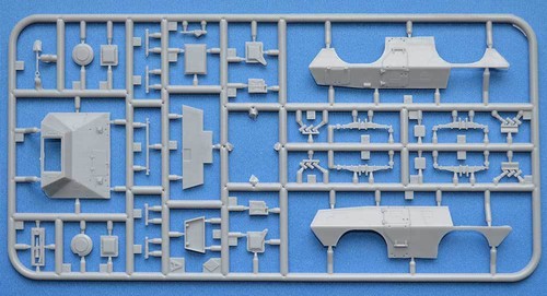 ACE 72430 LAV-150 APC w/ 20mm and 90mm Guns (w/ PhotoEtched, Rubber Tires) 1/72 - Picture 3 of 12