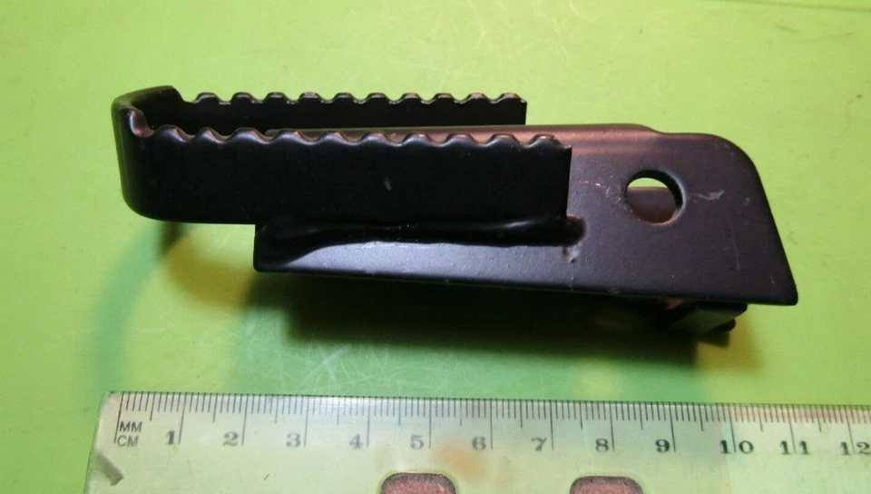 Clavija de pie derecha Montesa Cota 307 310 negra p/n 3920.01210 NOS 39M 1988-1992 Foto 2 de 4