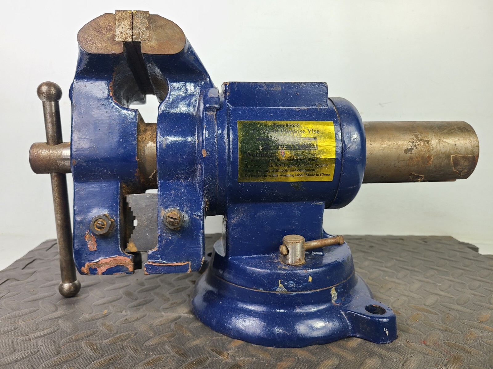 Harbor Freight Multi Purpose Bench Vise Pipe Jaw 5" Jaw Swivel Blue