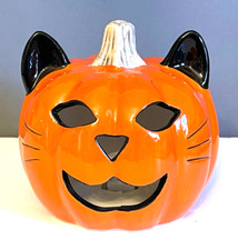 HALLOWEEN CAT LED LIGHUP PUMPKIN. 6" BY 6" BY 6". SUPER CUTE