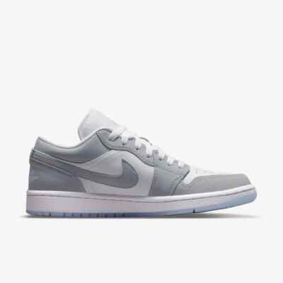 ナイキ WMNS AIR JORDAN 1 LOW WOLF GREY Amazon.com | Wolf Grey Air Jordan 1 Low (Wmns) 2021 | Basketball