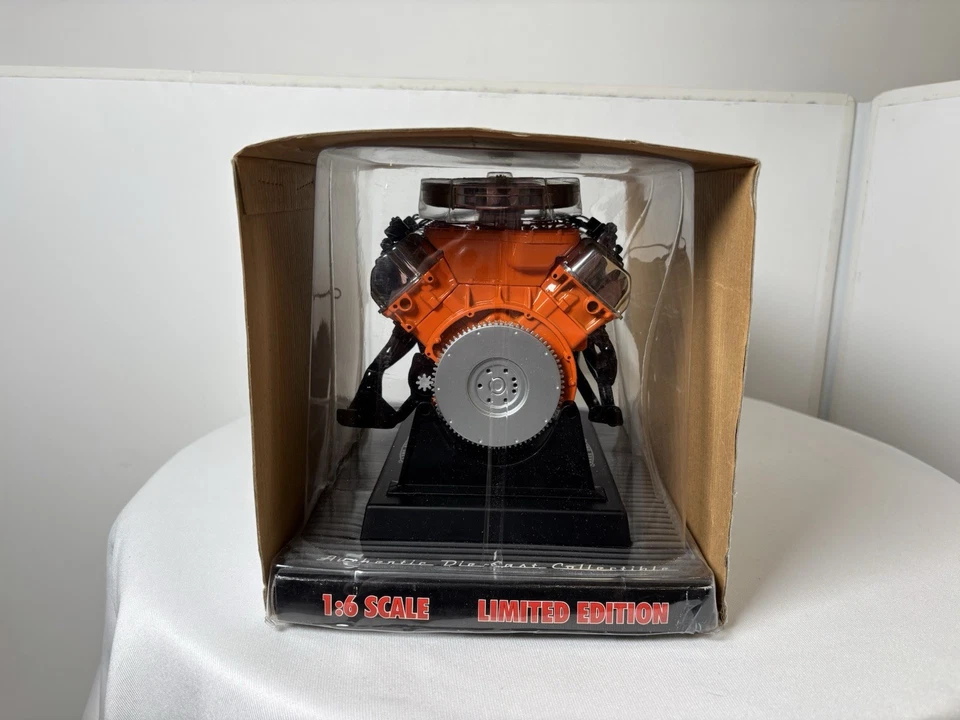 Liberty Classics Limited Edition Dodge 426 HEMI diecast engine Street Version. Foto 2 de 4