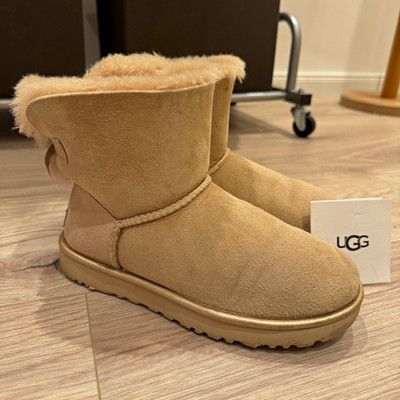 UGG Damen Stiefeletten Wildleder Beige Schaffellfutter Schleife EU 38
