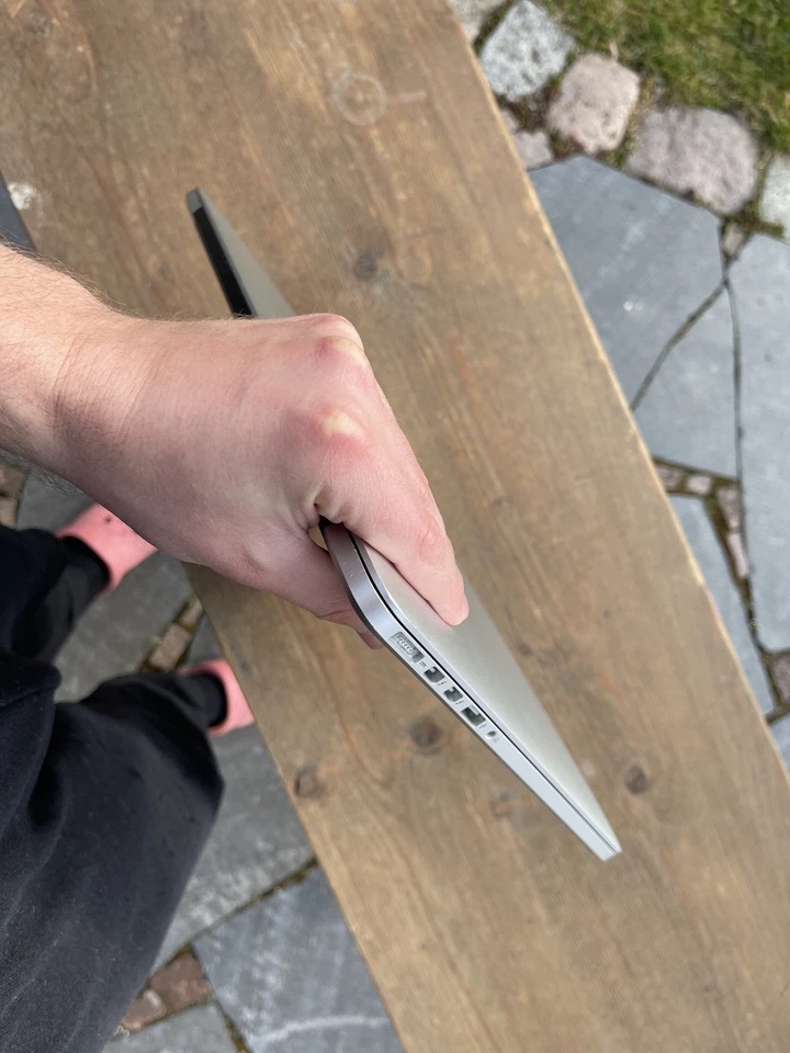 Apple MacBook Pro 15” (Mid 2015) | i7 2.5GHz | 16GB RAM | 512GB SSD | Radeon R9 - Bild 2 von 4