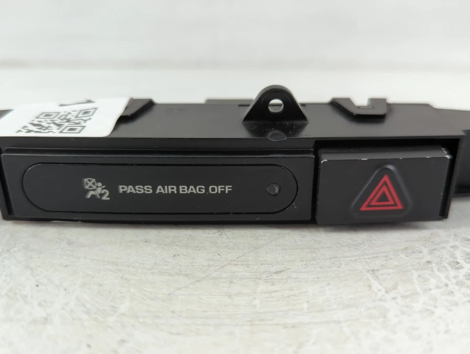 Dodge Caravan Hazard Switch AEX2R 2007 Foto 3 de 4