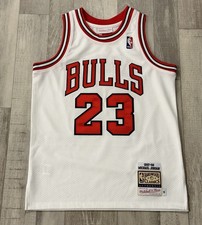 Mitchell & Ness Michael Jordan Bulls 97/98 Authentic Youth M 10/12 NWOT White
