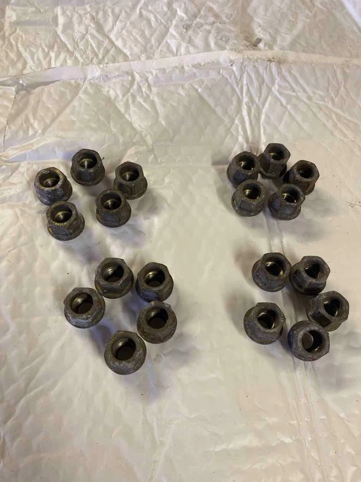 Lug Nuts OLDS ALERO 99 00 01 02 03 04 Foto 4 de 4