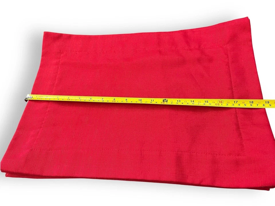 10 Colocaciones Rectangulares Clásicas de Dobladillo Rojo para Vacaciones de Navidad Todo el Año Foto 4 de 4