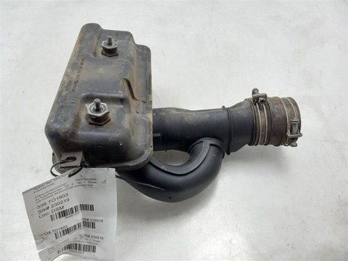 2003 TOYOTA TACOMA 2.4L AIR CLEANER RESONATOR TUBE - Picture 5 of 12